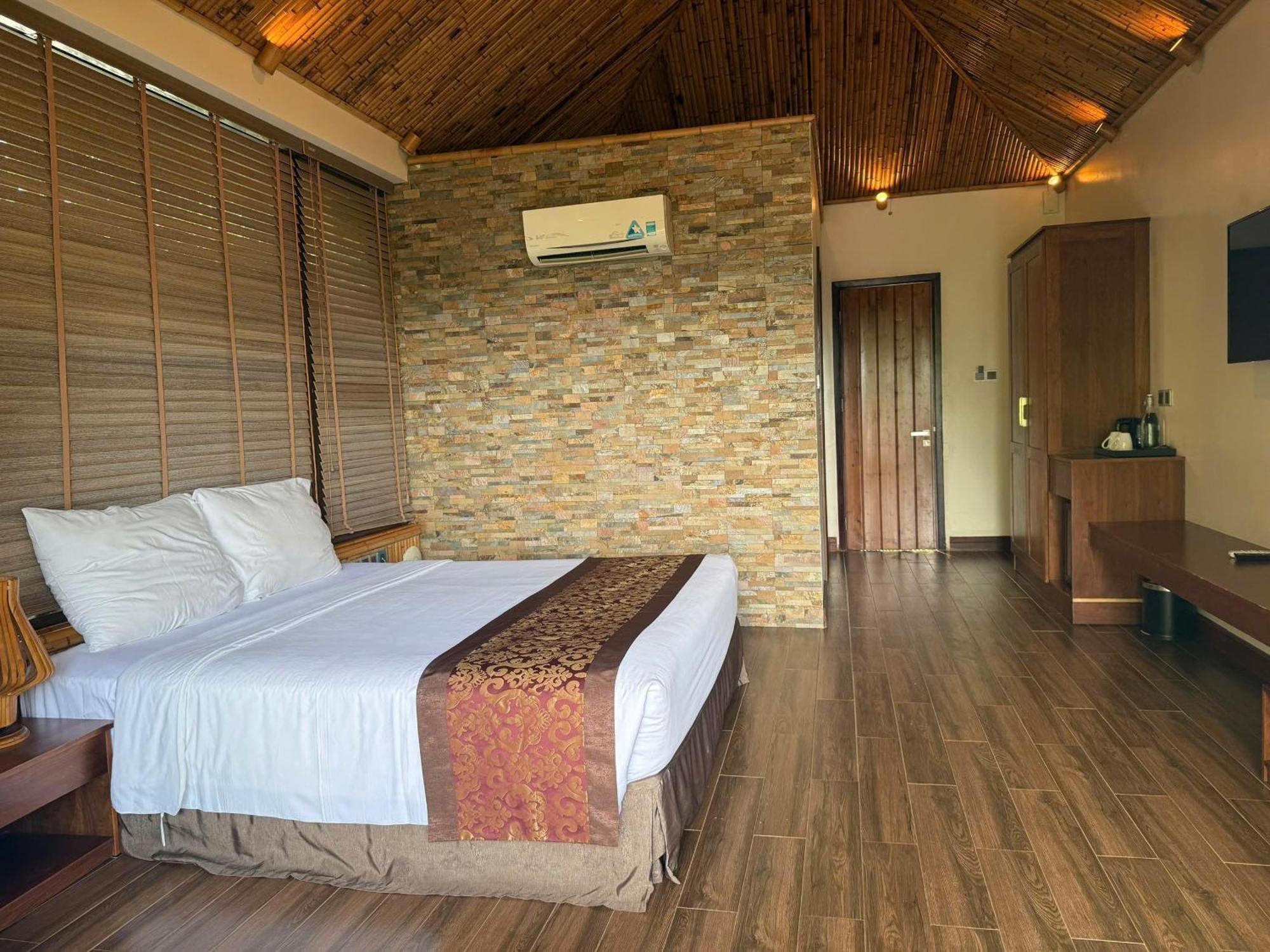 Khu nghỉ mát Coral Bay